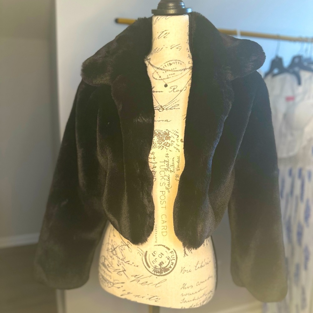 AKIRA Faux Fur